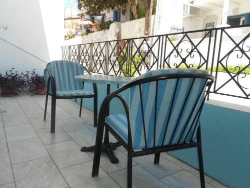 Zorbas Hotel & Studios