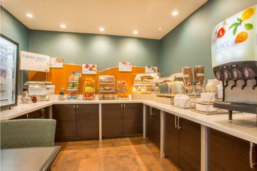 Holiday Inn Express Hotel & Suites Manteca