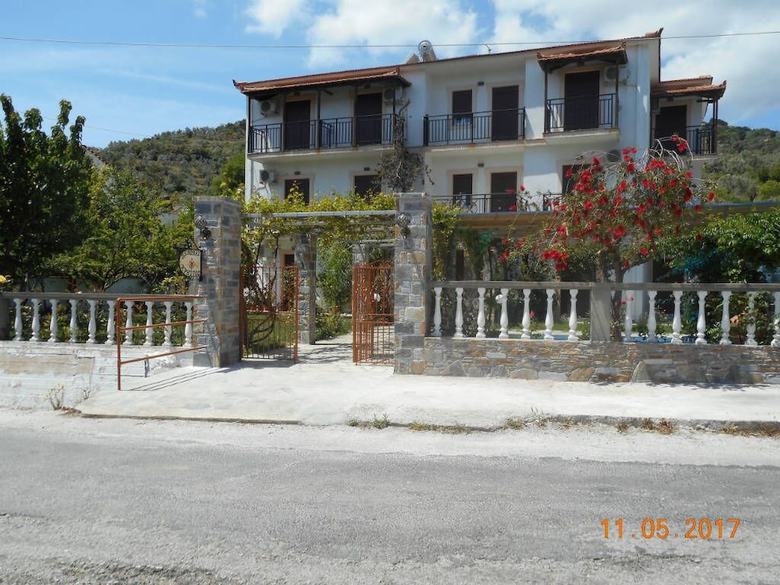 Hostal Guesthouse Christos