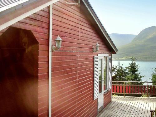 Two-bedroom Holiday Home In Hansnes