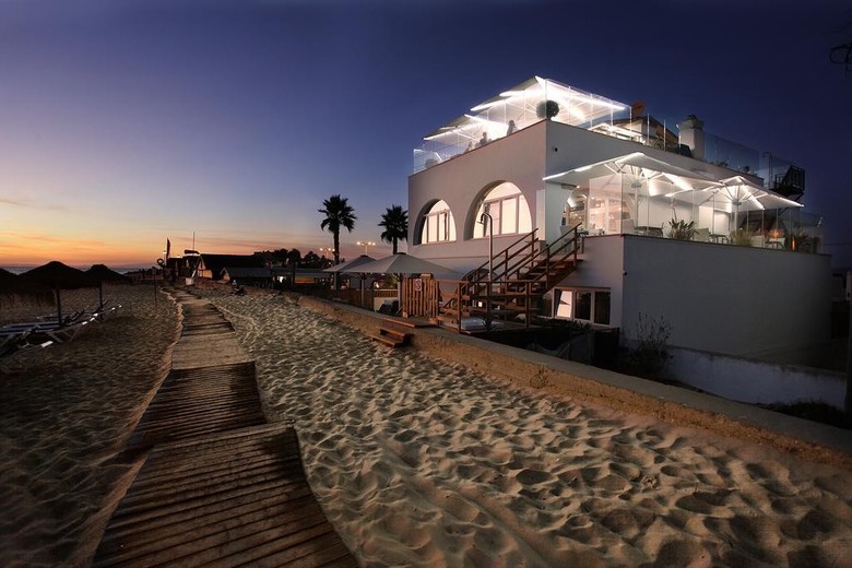 Hostal Luxury Beach Guest House