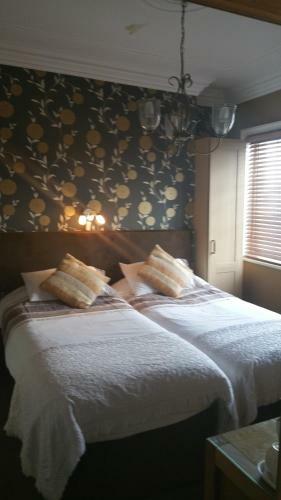 Bed & Breakfast Brentwood Guest House