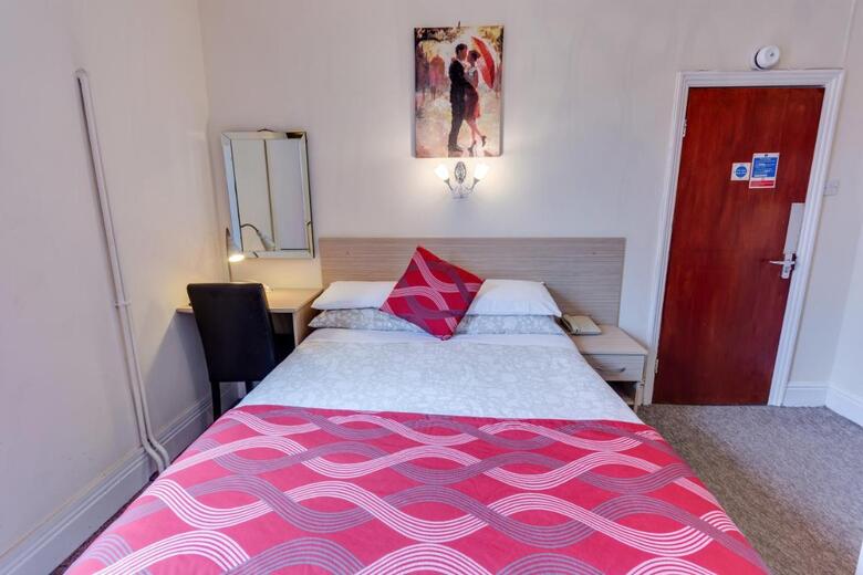 Hostal The Sportsview Guest House