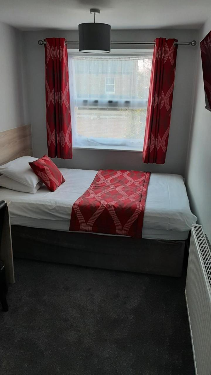 Hostal The Sportsview Guest House