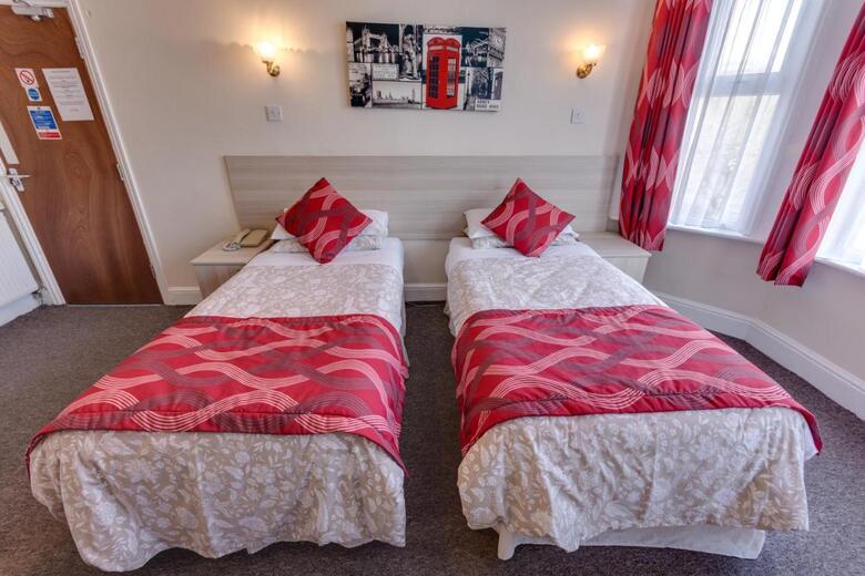 Hostal The Sportsview Guest House