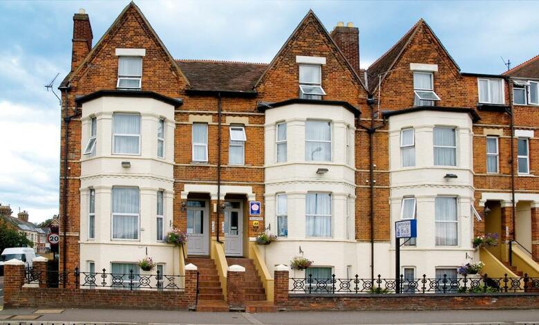 Hostal The Sportsview Guest House