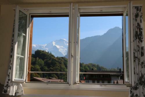 Alpenrose Hotel And Gardens