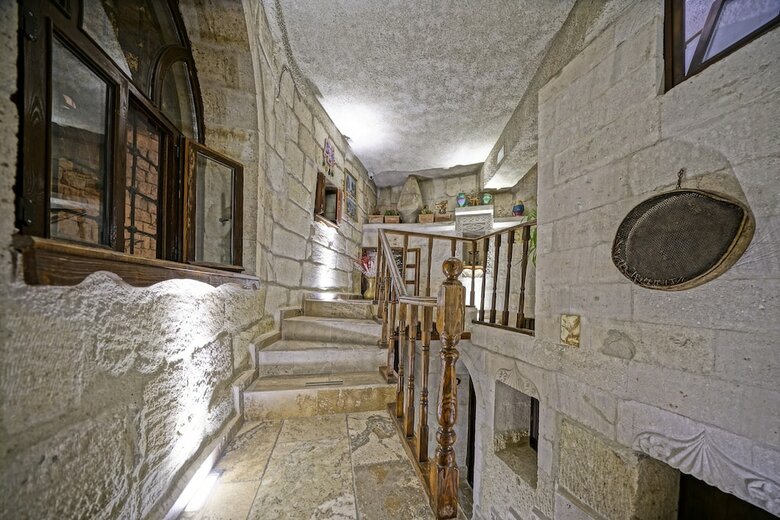 Maccan Cave Hotel