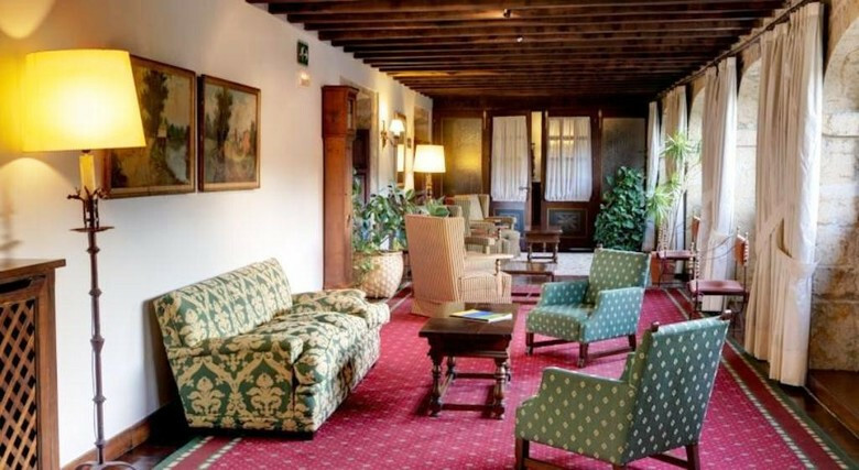 Hotel Parador De Cangas