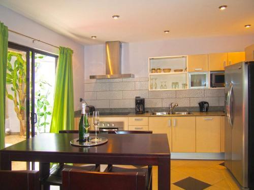 Villa Thoga Vacation Rentals & Tours