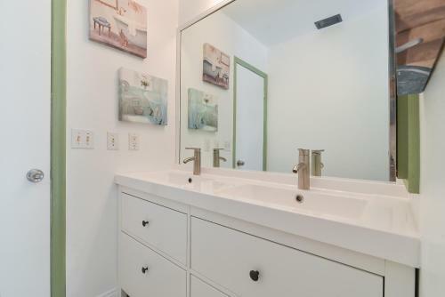 Secluded Pool Home In A Gated Community