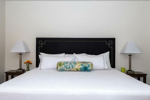 Elm Street Apartment By Stay Alfred