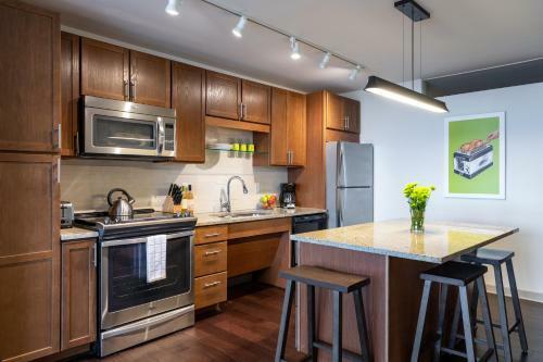 Elm Street Apartment By Stay Alfred