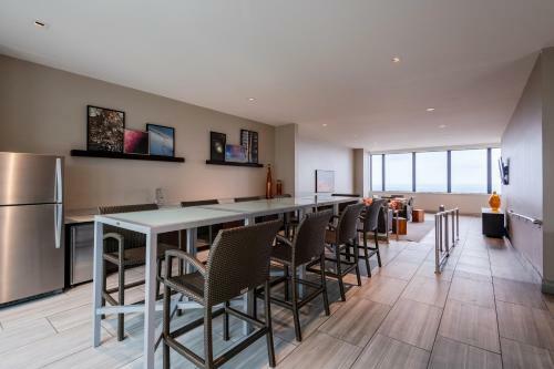 Elm Street Apartment By Stay Alfred
