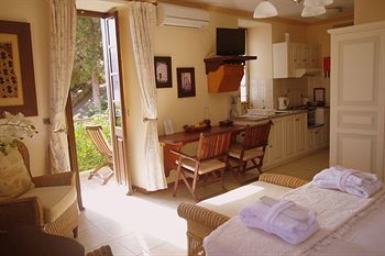 Residencia Faros Suites