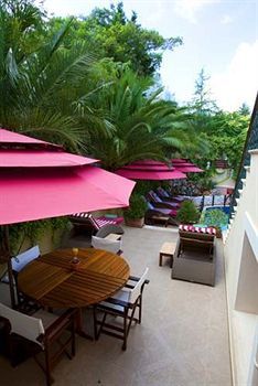 Residencia Faros Suites