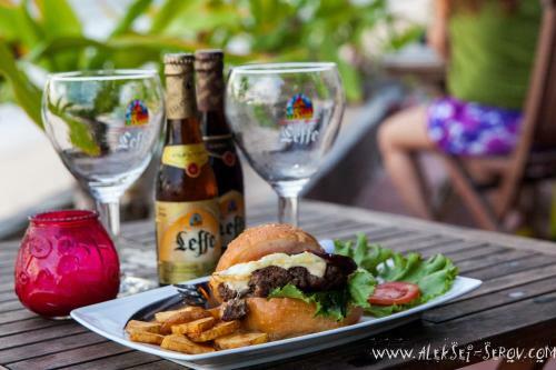Hotel Joe's Cafe & Garden Resort