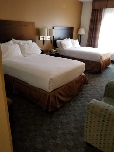 Holiday Inn Express Hotel & Suites Canton
