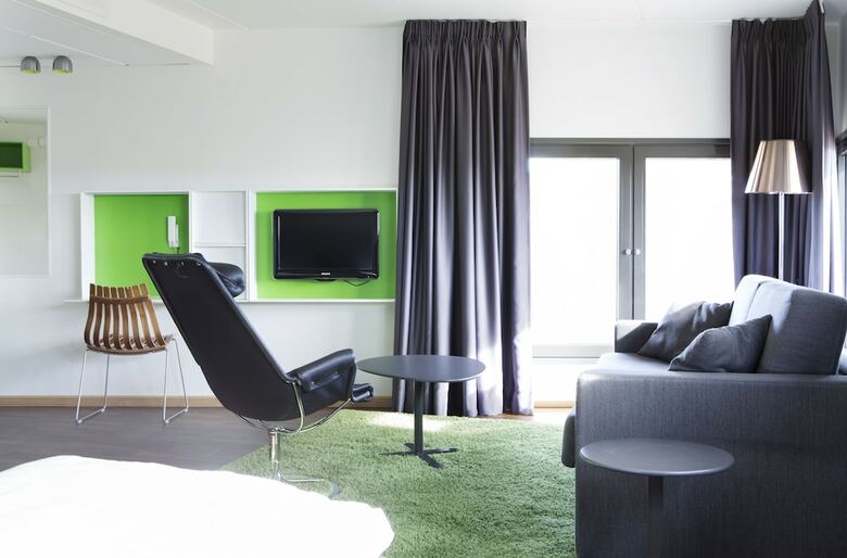Comfort Hotel Runway