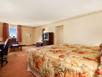Hotel Ramada Inn And Suites Lebanon
