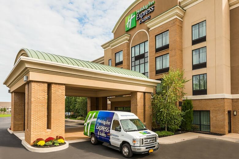 Holiday Inn Express Hotel & Suites Rochester Webster