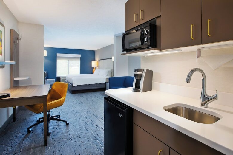 Holiday Inn Express Hotel & Suites Kent State University