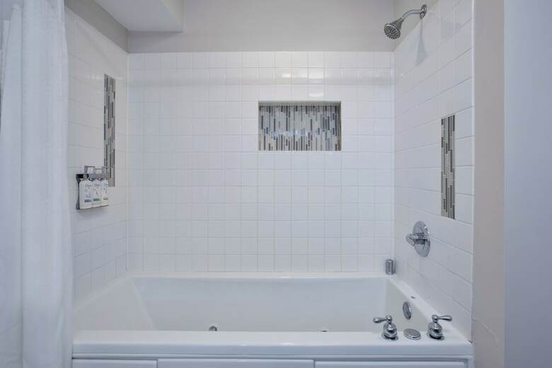 Holiday Inn Express Hotel & Suites Kent State University
