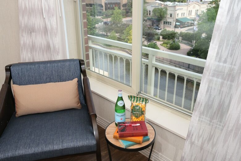 Hotel Indigo Naperville Riverwalk