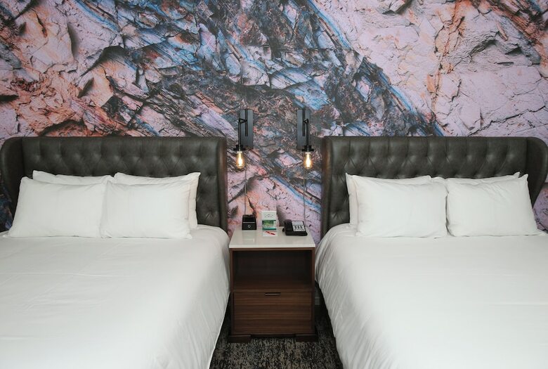 Hotel Indigo Naperville Riverwalk