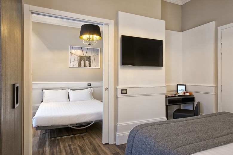 Hotel The Independent Suites