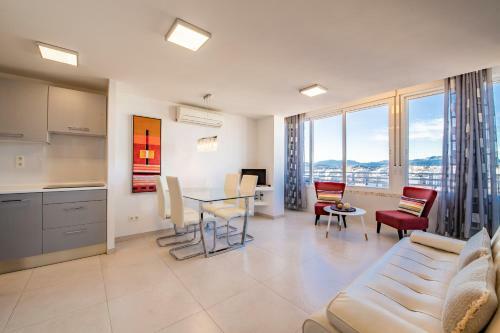 Alicante Skylights Apartments