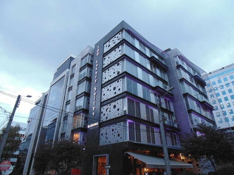 Hotel 100 Luxury Suites