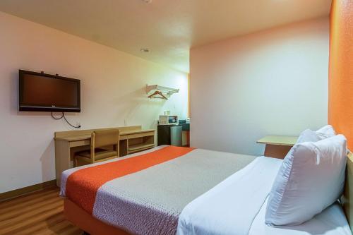 Hotel Motel 6 Bakersfield Airport