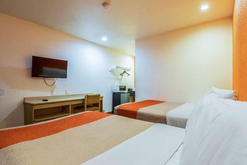 Hotel Motel 6 Bakersfield Airport