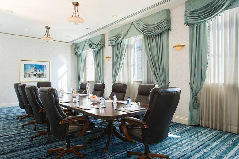 Renaissance St. Louis Grand & Suites Hotel