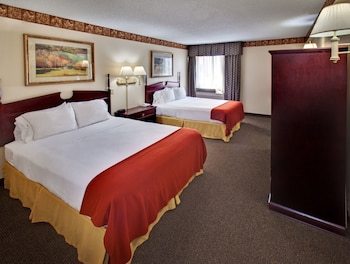 Holiday Inn Express Hotel & Suites Watertown