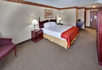 Holiday Inn Express Hotel & Suites Watertown