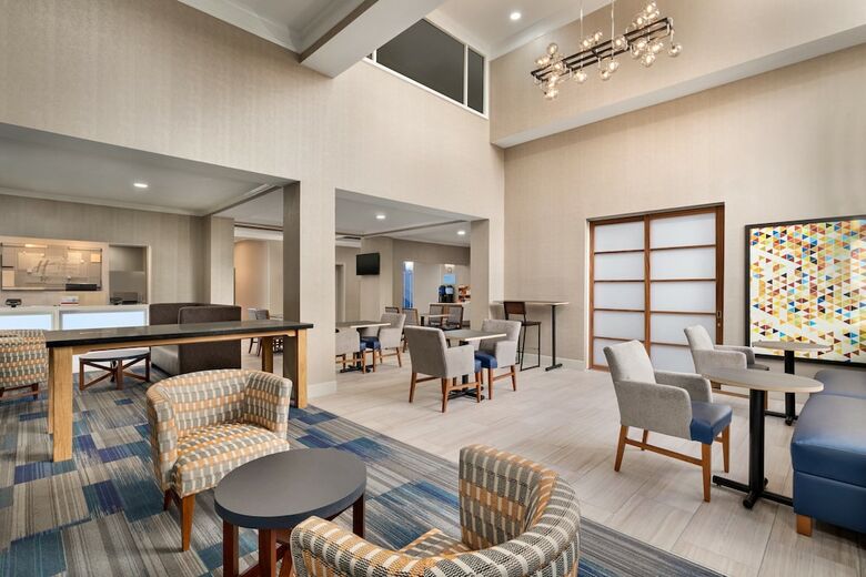 Holiday Inn Express Hotel & Suites Auburn