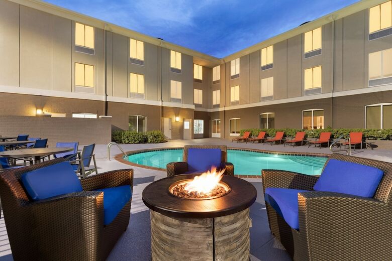 Holiday Inn Express Hotel & Suites Auburn