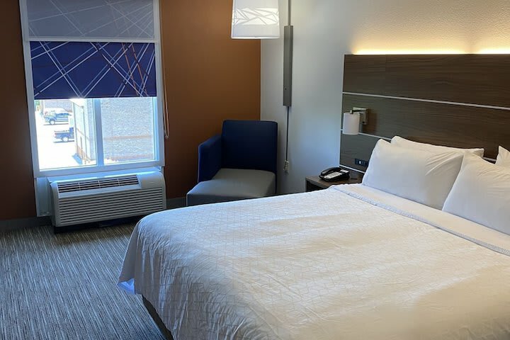 Holiday Inn Express Hotel & Suites Auburn