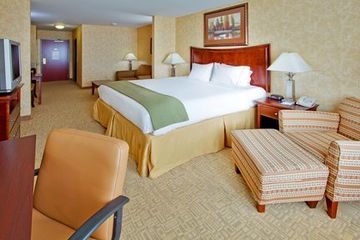 Holiday Inn Express Hotel & Su