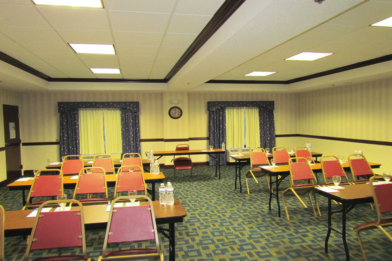 Holiday Inn Express Hotel & Suites Chesapeake