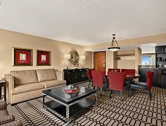 Ramada Plaza Fargo Hotel And C