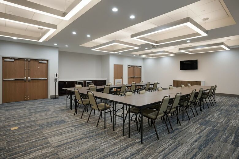 Holiday Inn Express Hotel & Suites Perry
