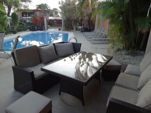 Hotel Suites Merlyn Airport
