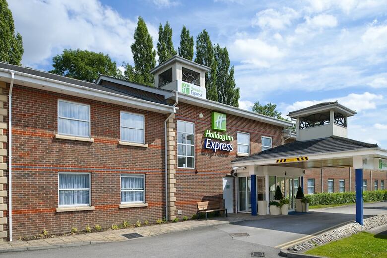Hotel Express By Holiday Inn Leeds-east