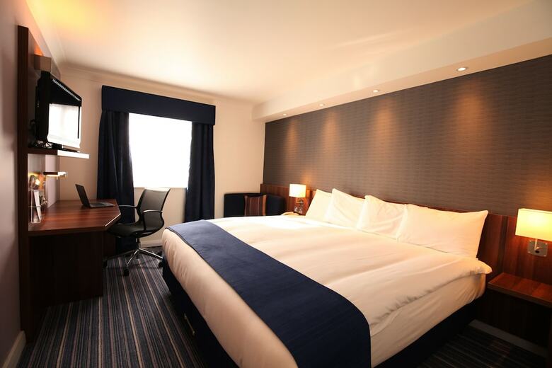 Hotel Express By Holiday Inn Leeds-east