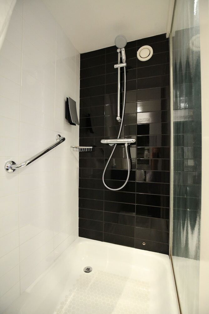 Hotel Express By Holiday Inn Leeds-east