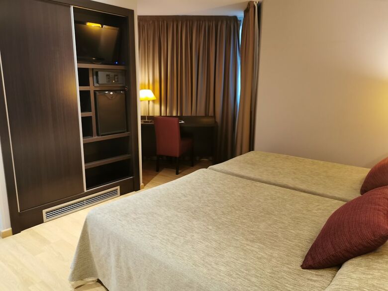Hotel Petit Palau S�lo Adultos