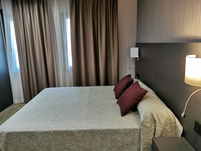 Hotel Petit Palau S�lo Adultos